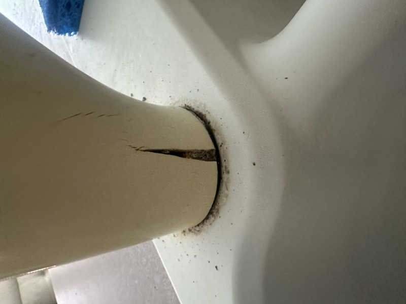 Cracked faucet ready for replacement