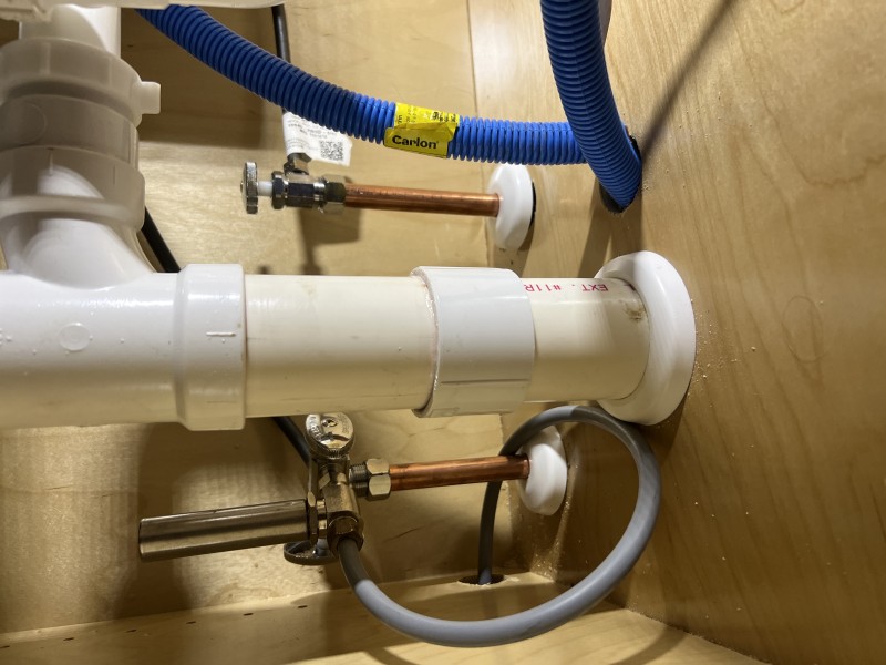 Aligning faucet supply lines with dual stop valves for easy future service