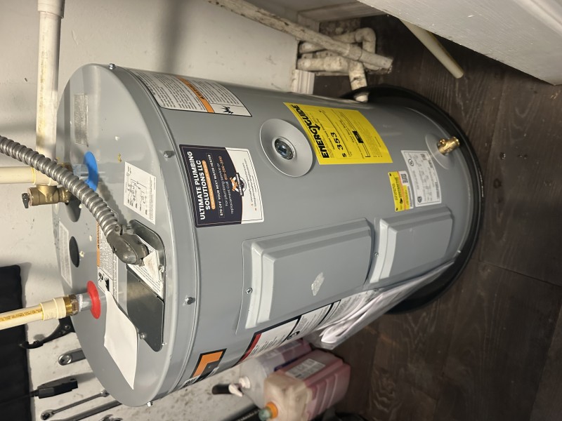 New commercial-grade 30-gallon low-boy water heater installation in Tampa home