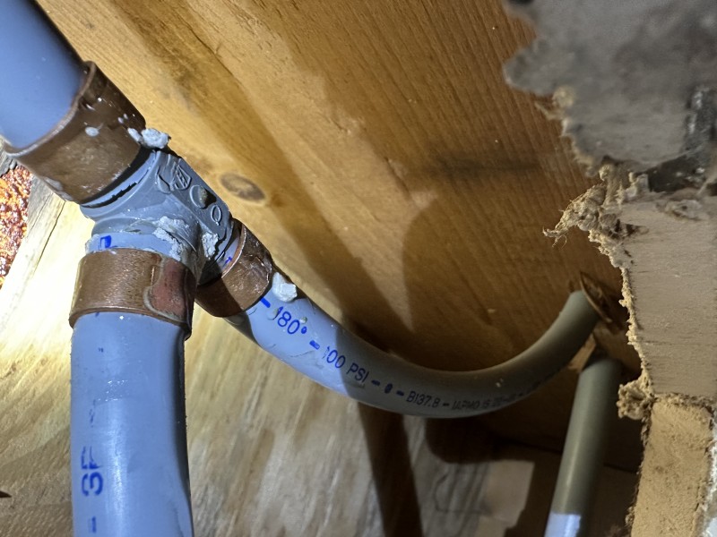 New CPVC tee installed replacing polybutylene pipe